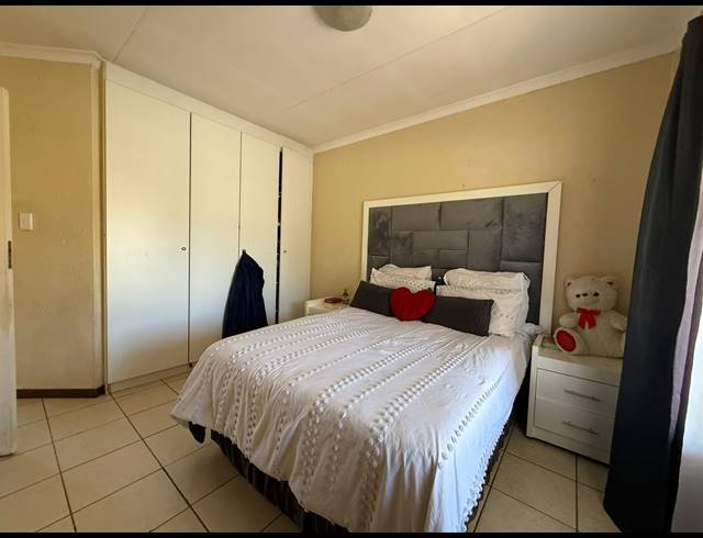 2 BEDROOM APARTMENT FOR SALE IN RUSTENBURG CENTRAL